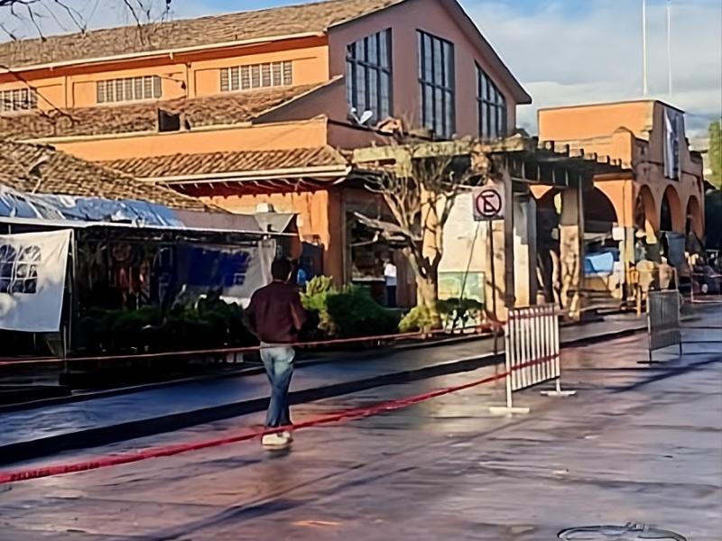 Condonan adeudos a comerciantes del mercado municipal en Coatepec