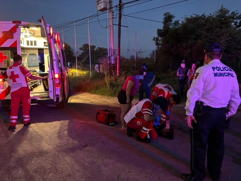 Conductor atropella a dos motociclistas y huye en Guasave