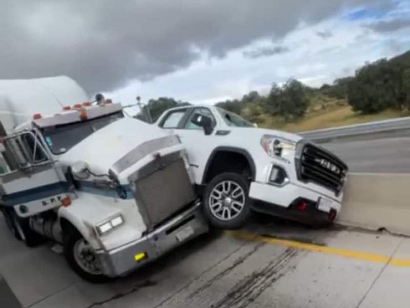 Conductor de tráiler evita ser asaltado en Arco Norte