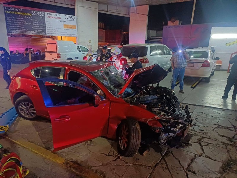 Conductor ebrio huye del alcoholímetro y atropella a policía en Oaxaca