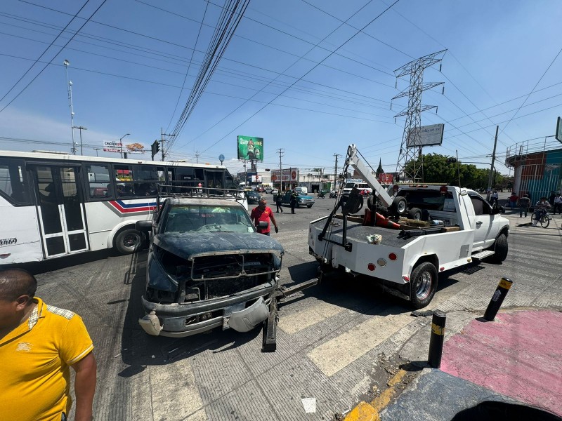 Conductor imprudente provoca grave accidente en 11 sur