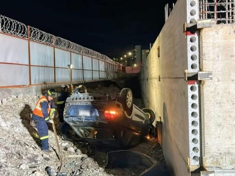 Conductor lesionado tras volcar su vehículo en el Fray Junípero