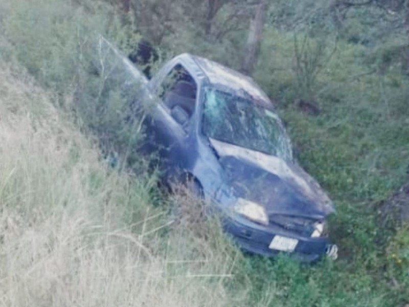 Conductor muere tras volcadura en Valparaíso