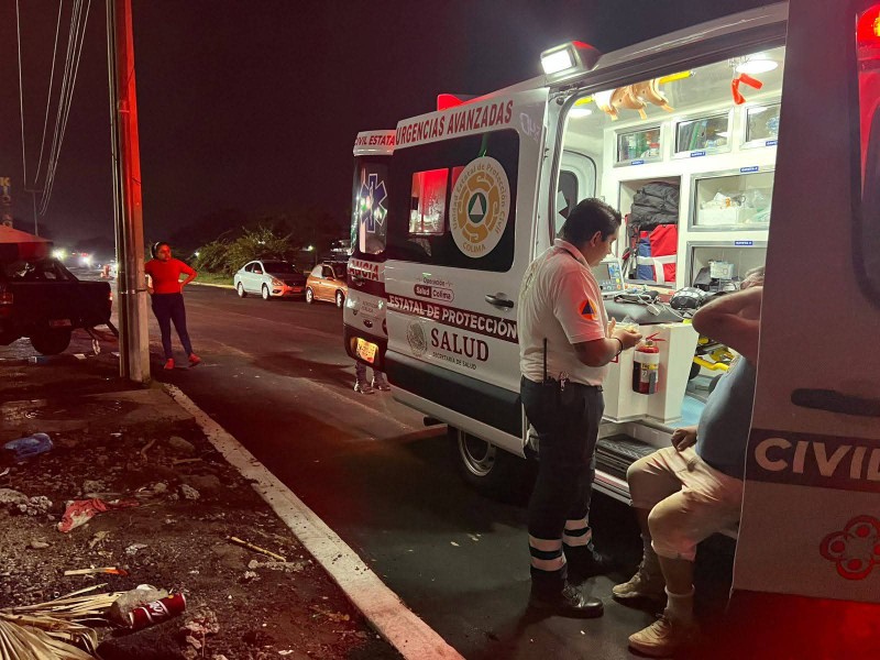 Conductor pierde el control y se estampa contra negocio de alimentos
