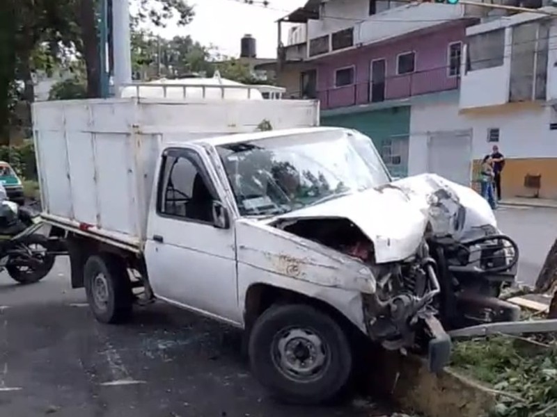 Conductor sufrió ataque epiléptico y protagonizó accidente