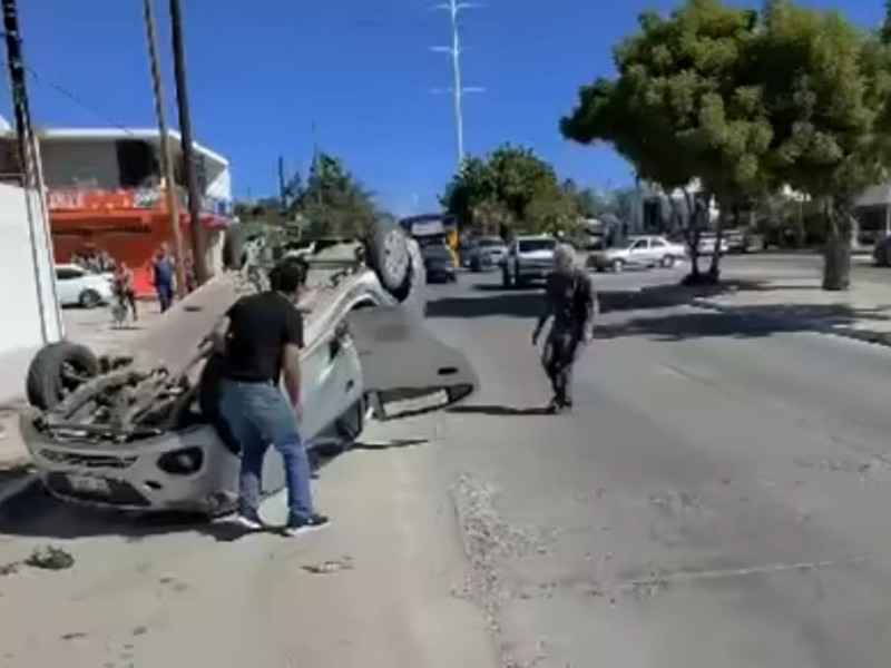 Conductora pierde el control y vuelca su vehículo en colonia Benito ...