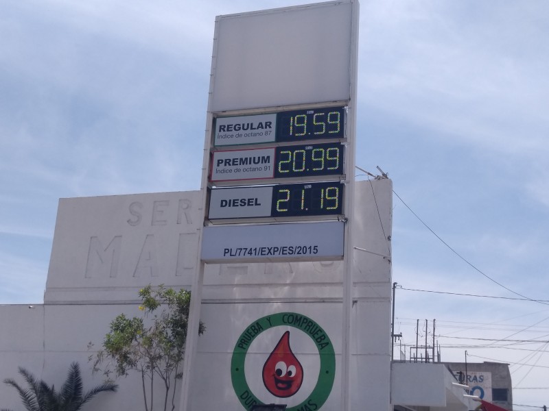Conductores buscan ahorrarse centavos en gasolina