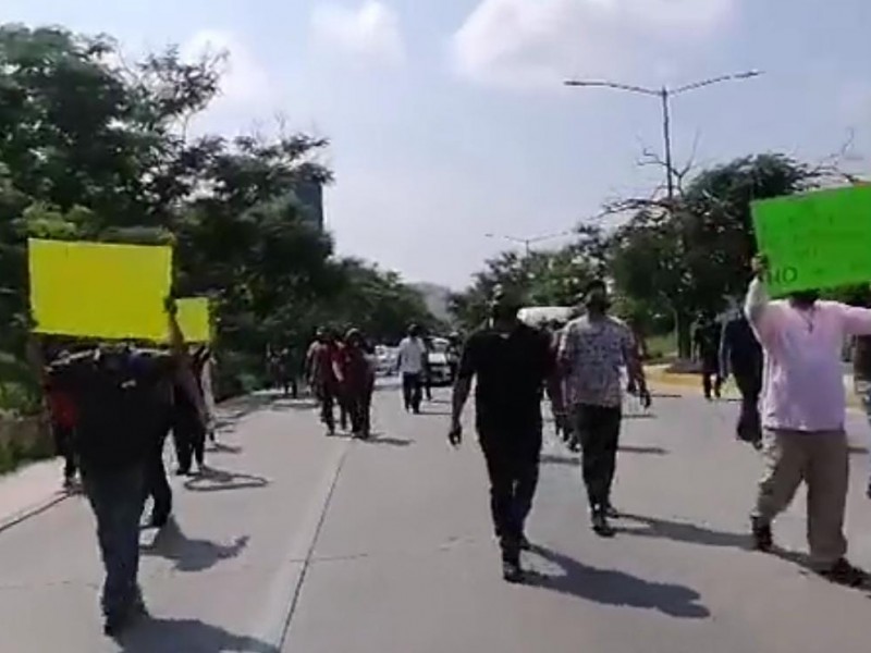 Conductores de transporte público marchan en TGZ