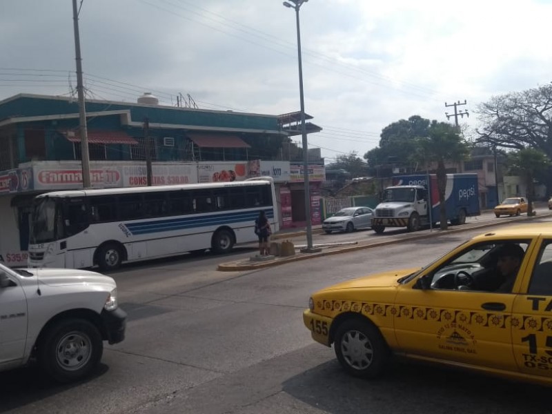 Conductores denuncian falta de semáforos.