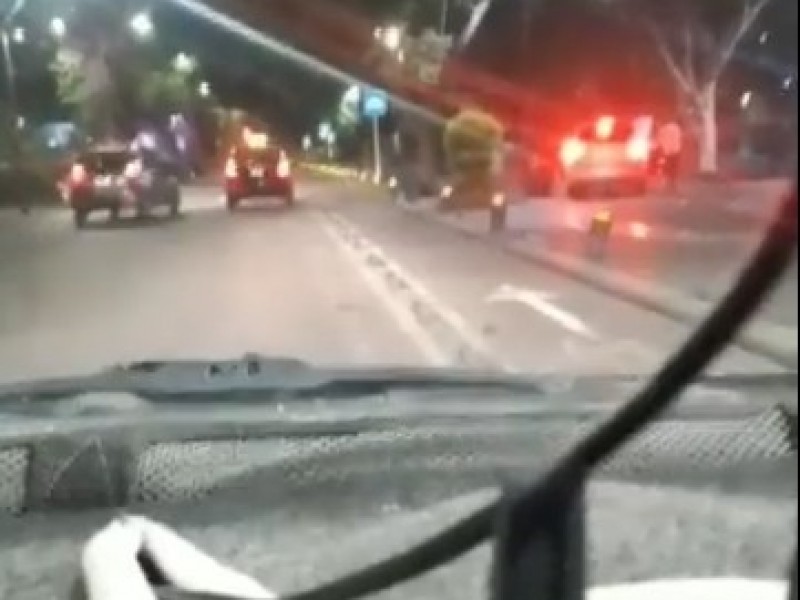 Conductores ebrios se meten en camioneta hasta el Paseo Bravo