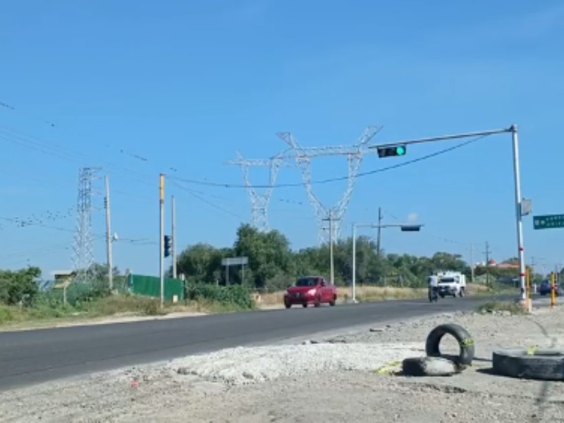 Conductores piden que se respete el semáforo de la carretera federal