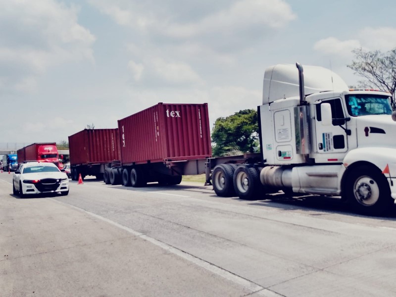 Conductores transportistas ponen su vida en riesgo