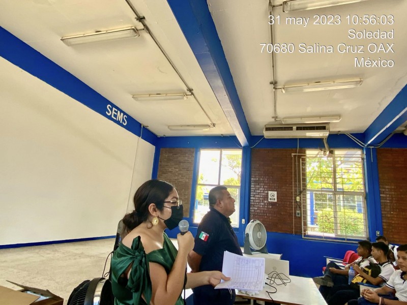 Conferencia de prevención del delito en escuelas de Salina Cruz