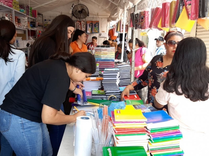 Confían comerciantes de Tepic repuntar 40% en ventas por expo escolar