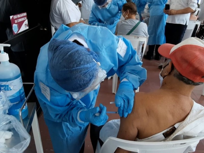 Confirma SSO fallecimiento de adulto posterior a vacunación en Tehuantepec