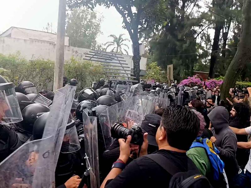 Confirman 39 detenidos por disturbios de esta tarde en Casa Jalisco