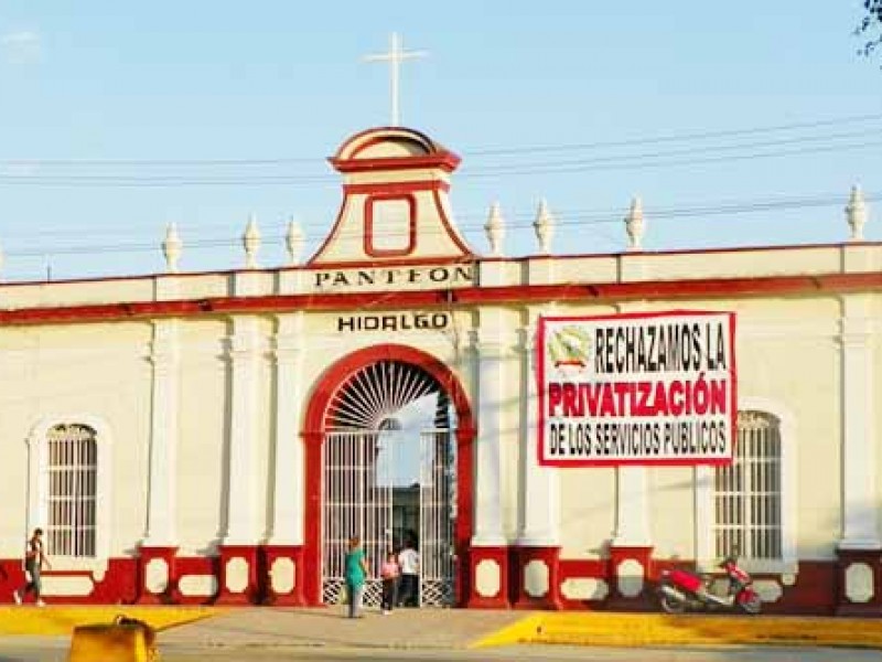 Confirman comerciantes tianguis en Panteón Hidalgo; no habrá altares