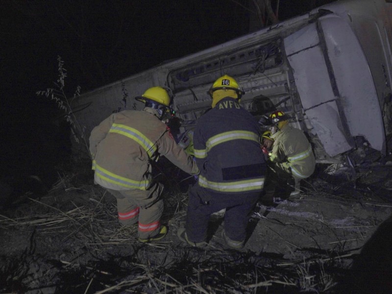 Confirman fuga de chofer del autobús volcado en Compostela