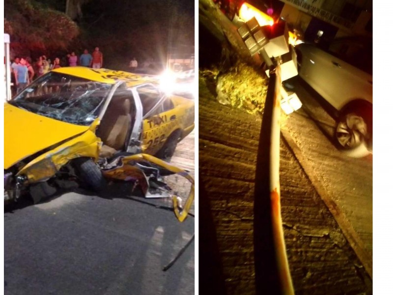 Confirman muerte de taxista al caerle alumbrado público