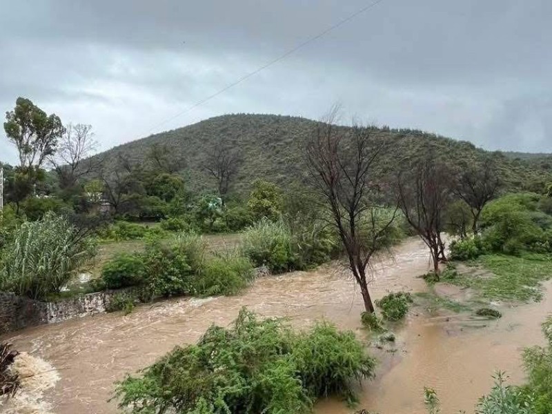 Confirman muerte de un menor tras ser arrastrado por el río