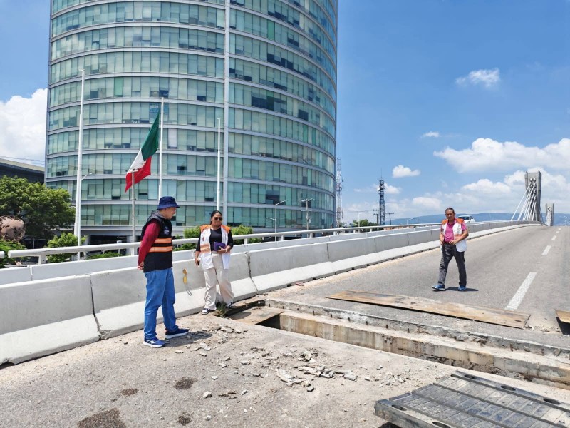 No existe daño estructural en paso a desnivel. Hay trabajos de mantenimiento