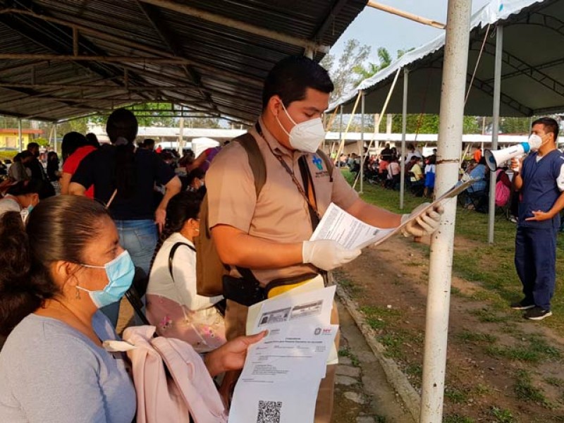 Confirman vacuna refuerzo para maestros contra el Covid19