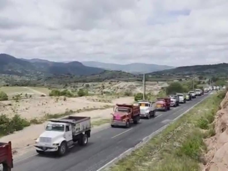 Conflicto entre transportistas deja muerto y herido en Oaxaca