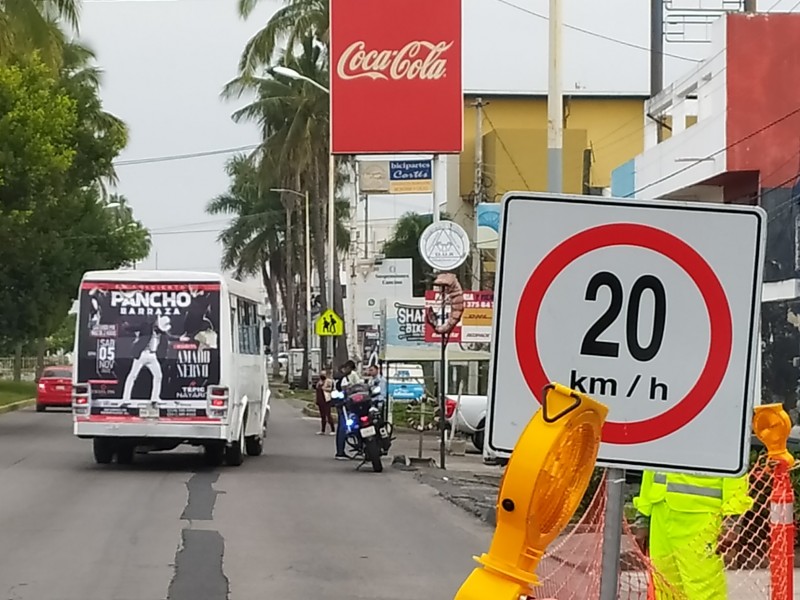 Confusión entre usuarios de transporte público en Av. Insurgentes