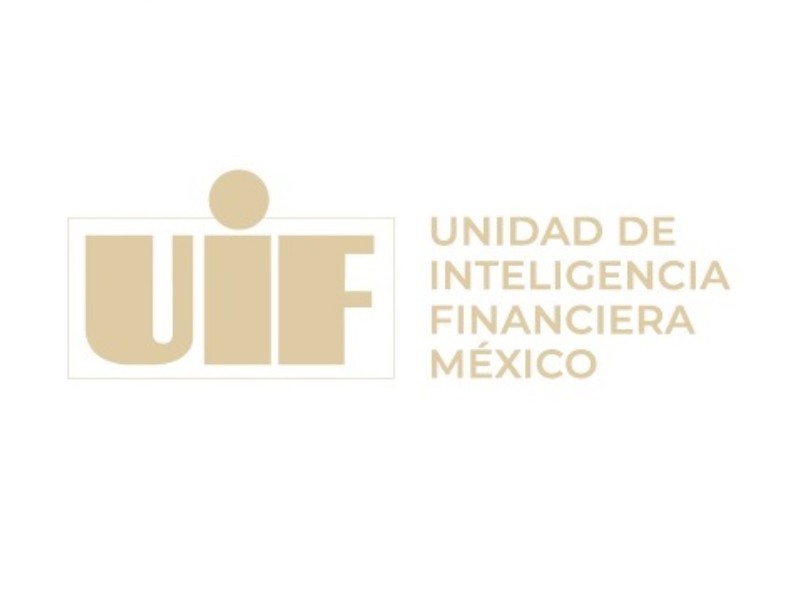 UIF habría congelado cuentas bancarias de hijo y esposa de Bartlett