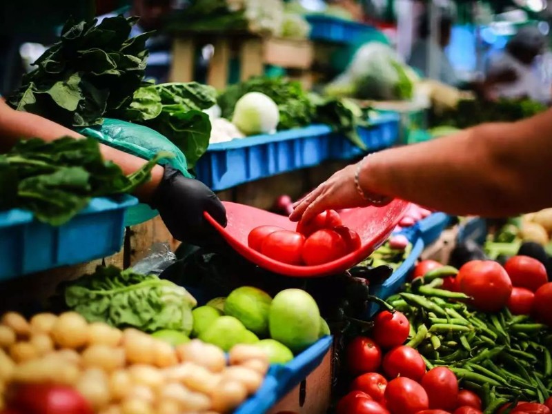 Congelan precios de alimentos y tarifas ferroviarias hasta noviembre