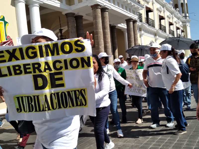 Congelará gobierno asignación de plazas laborales