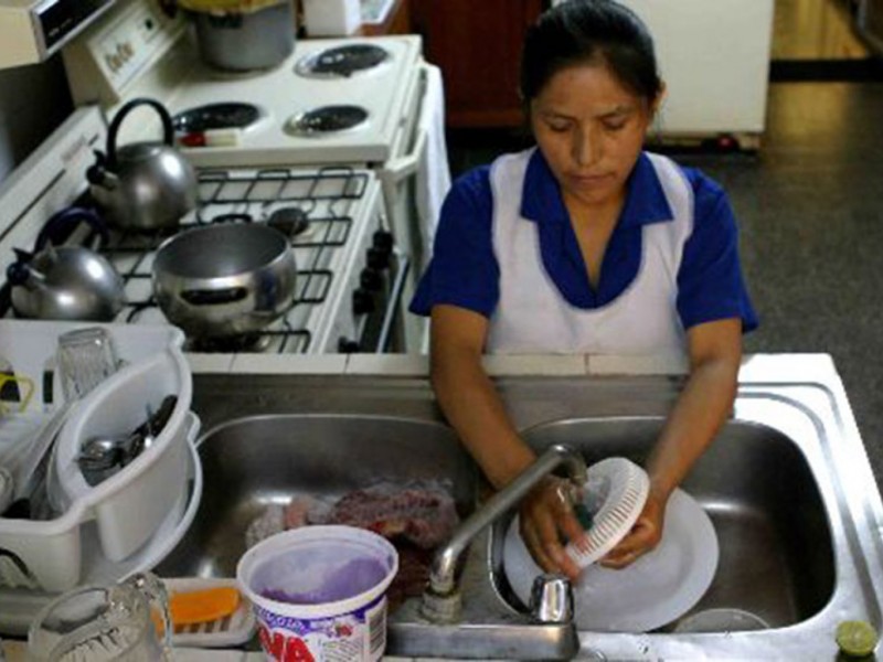 Congreso analiza sanciones severas contra discriminación a trabajadoras del hogar
