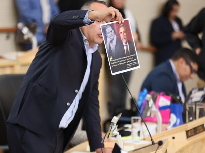 Congreso de Guanajuato pide una mujer al frente del INE