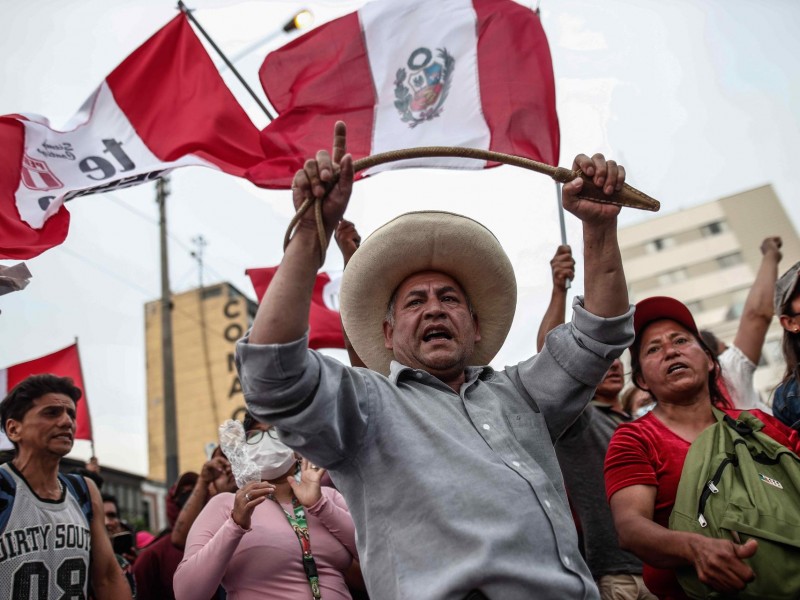 Congreso peruano aprueba proyecto que levanta fuero a Castillo