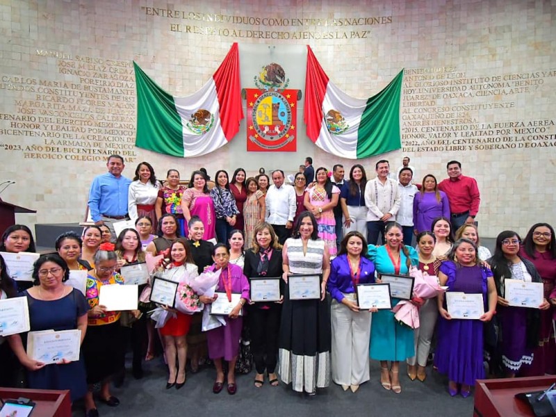 Congreso premia a mujeres destacadas con medalla Juana Catalina Romero