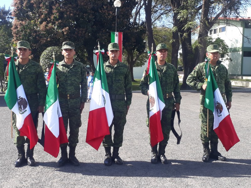 Conmemora 13a Zona Militar Día de la Bandera