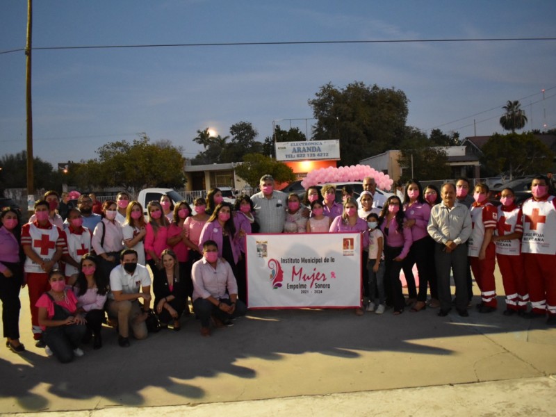 Conmemora Ayuntamiento 'Mes Rosa' con una caravana