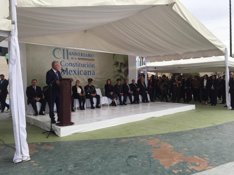 Conmemoran 102 aniversario de la Constitución Mexicana