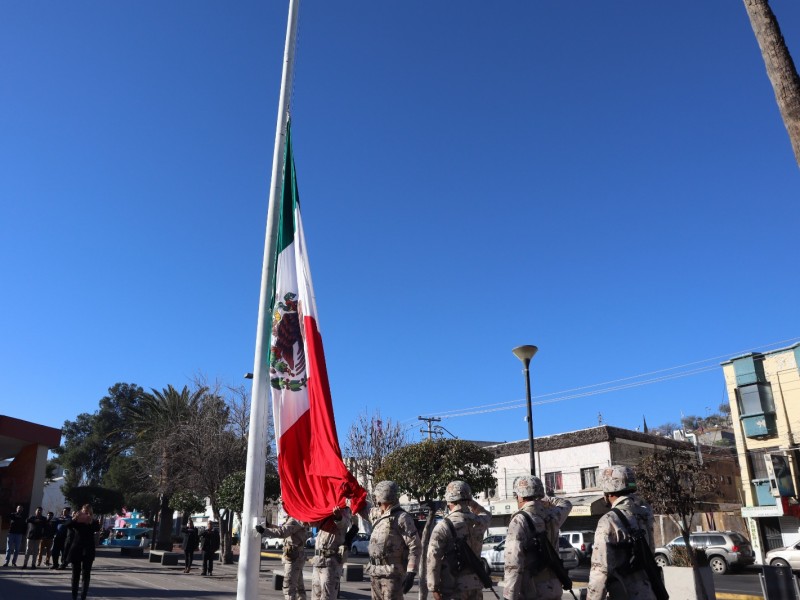 Conmemoran 106 aniversario de constitución política de México