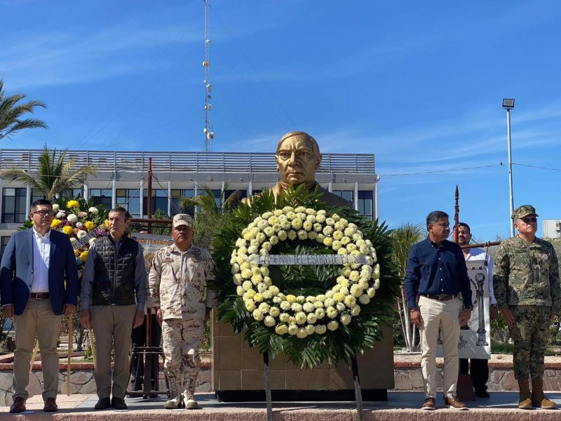 Conmemoran 217 años de nacimiento de Benito Juárez