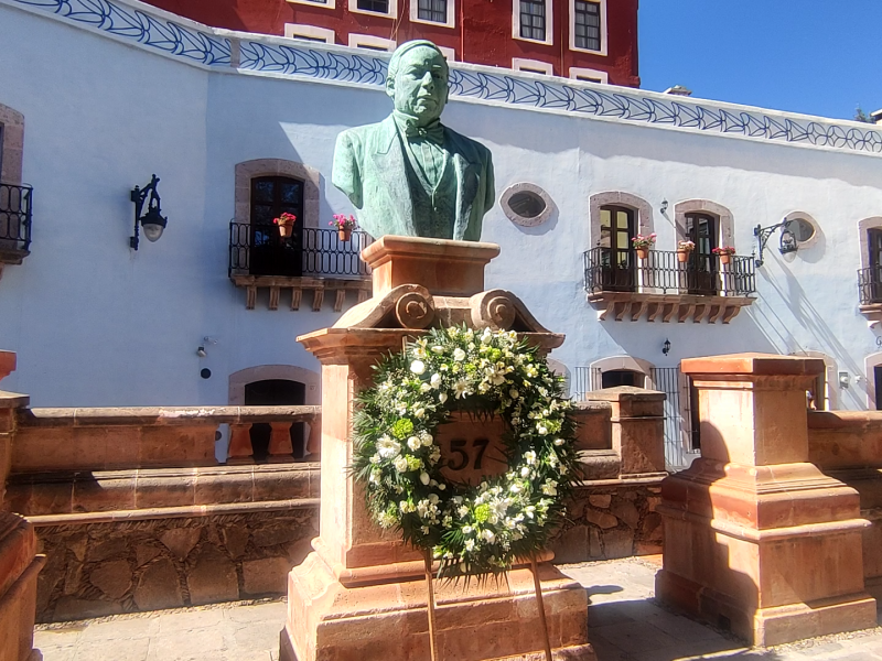 Conmemoran 217 años del Natalicio de Benito Juárez