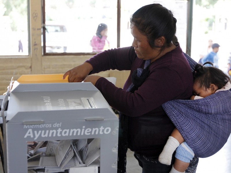 Conmemoran 63 años del voto de la mujer