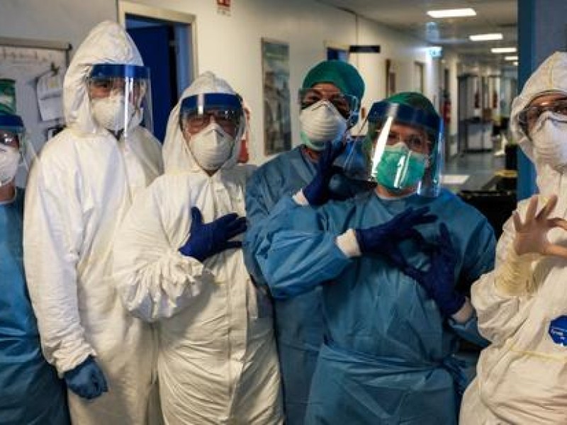 Conmemoran a médicos en medio de pandemia