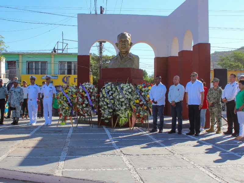 Conmemoran aniversario luctuoso de Plutarco Elías Calles y Lázaro Cárdenas