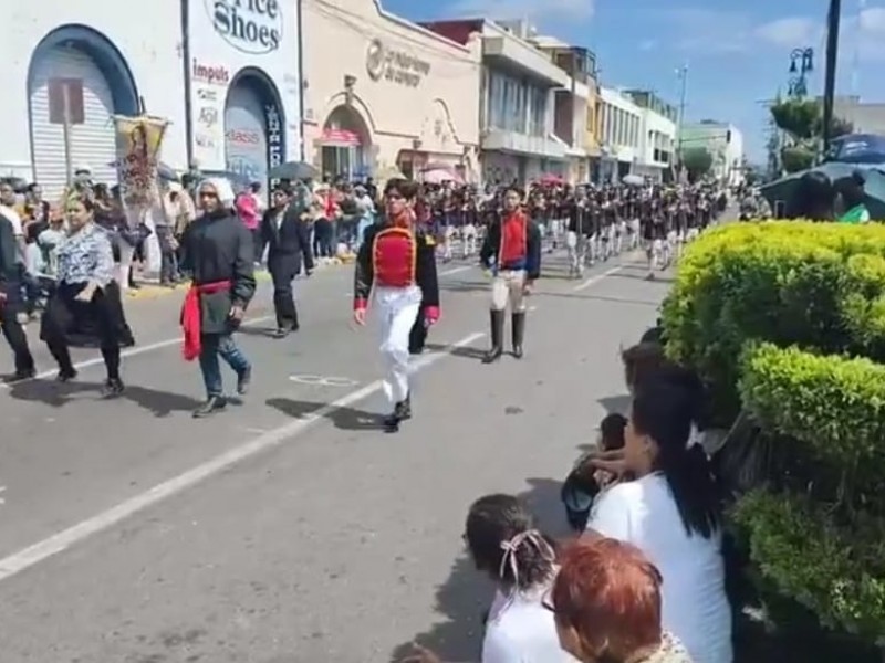 Conmemoran con Desfile el 213 Aniversario de la Independencia