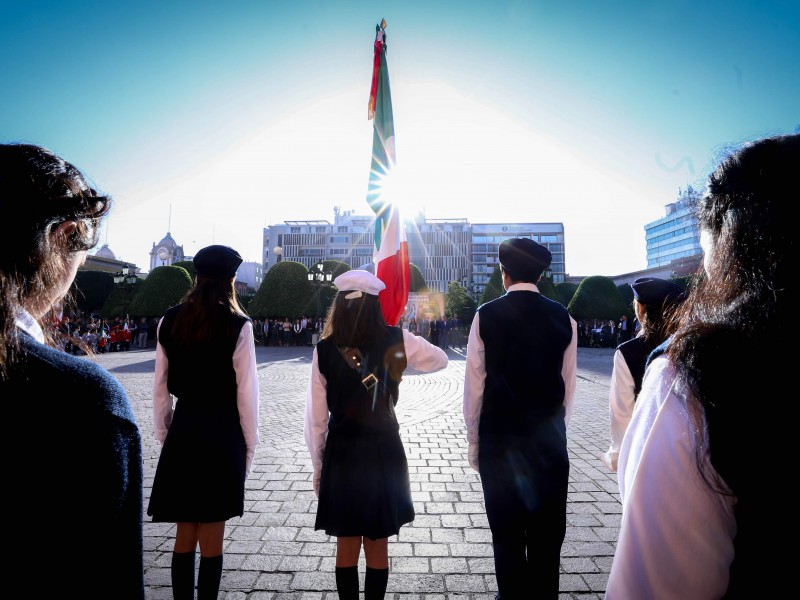 Conmemoran día de la bandera