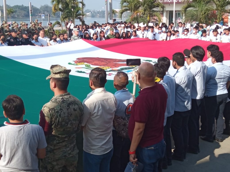 Conmemoran Día de la Bandera en Tuxpan