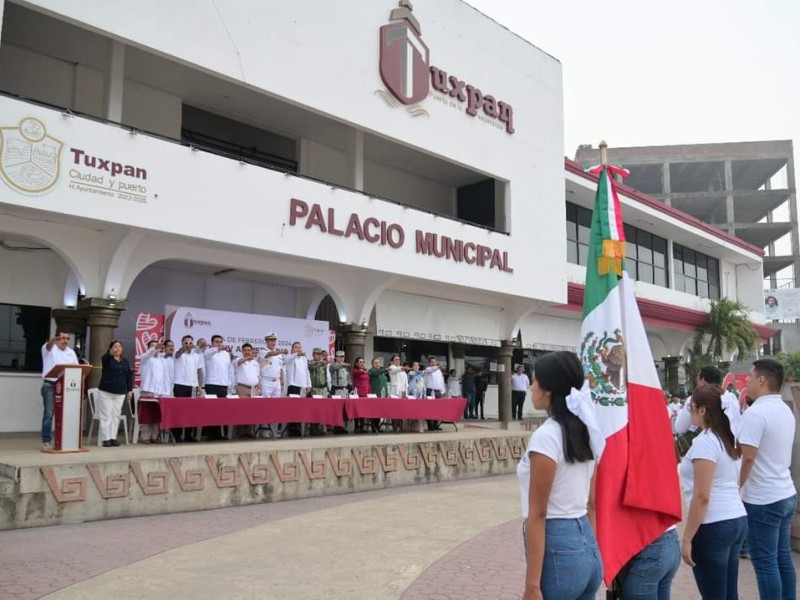 Conmemoran Día de la Bandera en Tuxpan