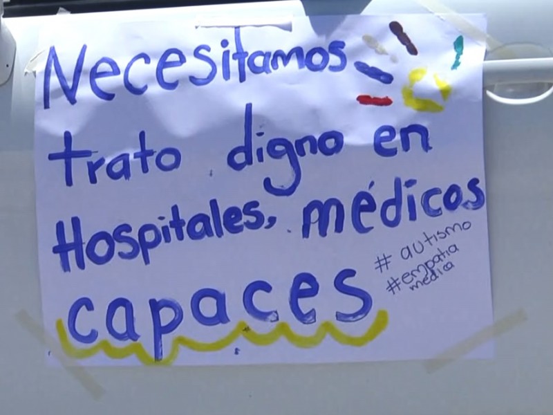 Conmemoran Día Mundial del Autismo con caravana vehicular