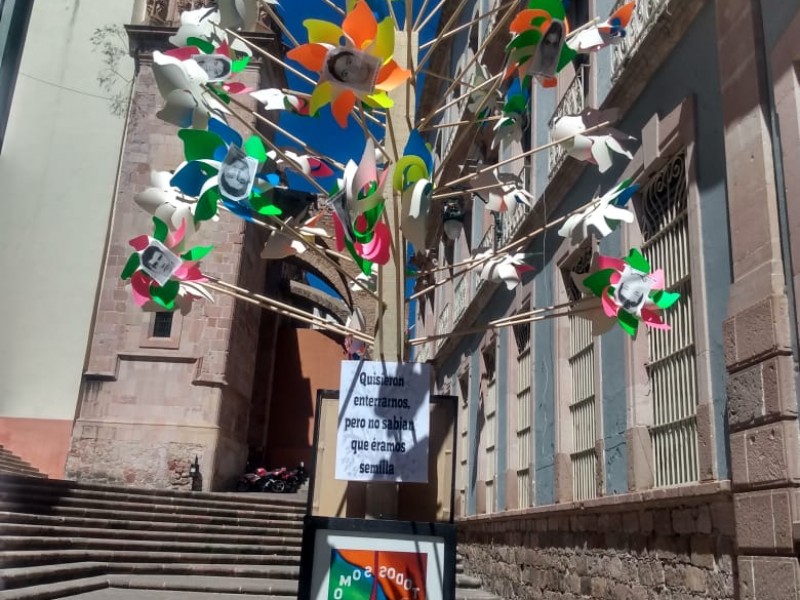 Conmemoran el 02 de octubre en Plazuela de la Caja